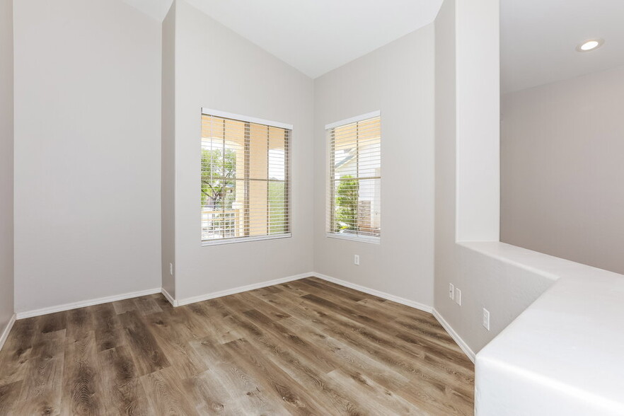 Building Photo - 1682 W Prospector Way