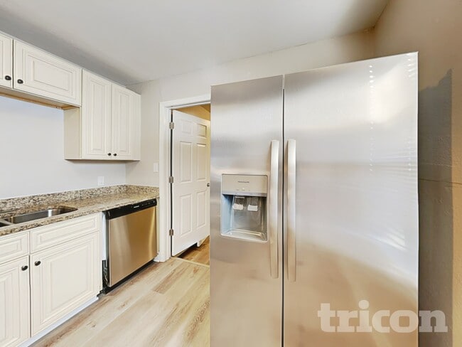 Building Photo - 2801 Attaberry Dr