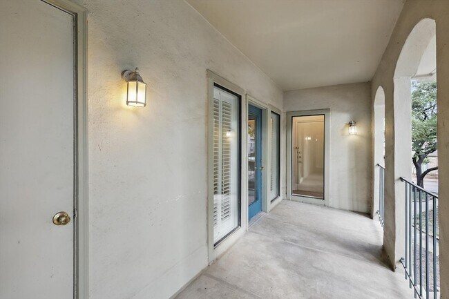 Building Photo - 3105 San Jacinto St