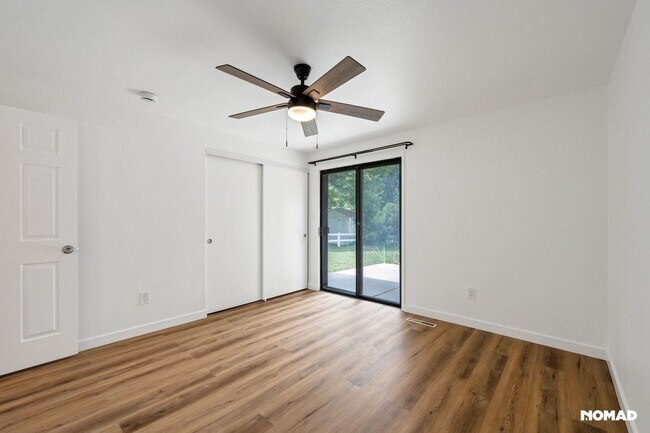 Building Photo - Newly Renovated 4BR Duplex in SW Loveland
