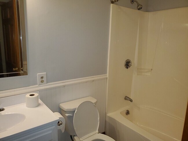 Building Photo - Athol Single Family