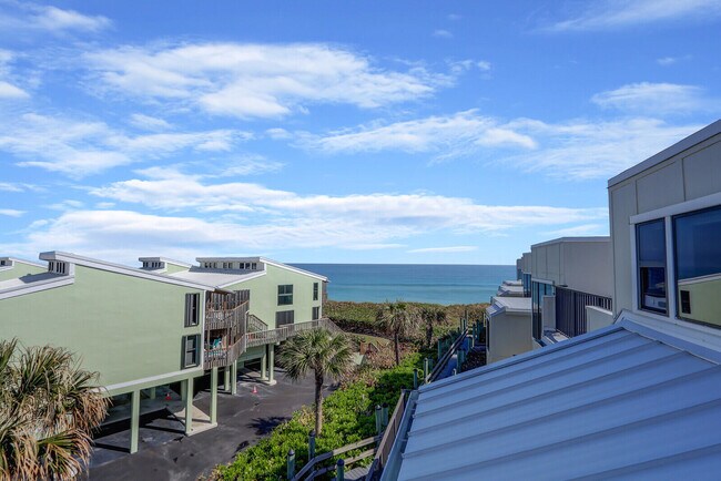 Building Photo - 2051 NE Ocean Blvd