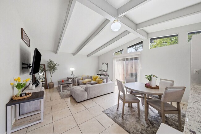 Building Photo - 4102 Sherwood Ln