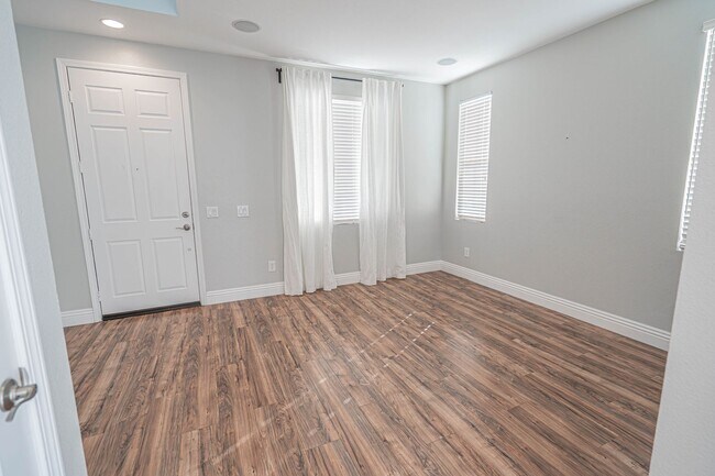 Building Photo - COMING SOON! Bridgeport 4 Bedroom Home for Rent in Valencia!
