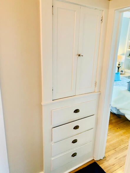 Hallway built-in. - 1447 Osceola St