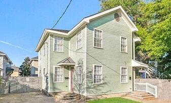 Building Photo - 2408 Oak Aly