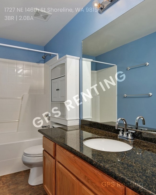 Building Photo - Shoreline Townhouse with great fenced yard