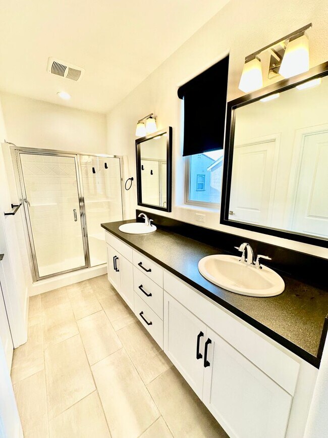 Building Photo - Newly Built 3/2.5 Home in Tesoro Viejo Community