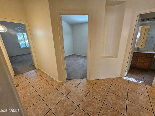 Building Photo - 10360 E Penstamin Dr