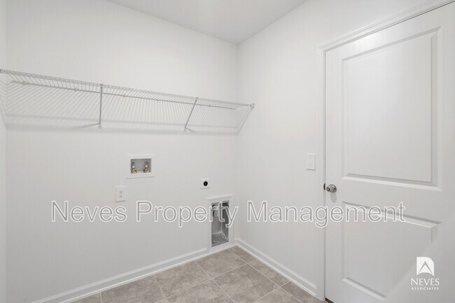 Building Photo - 4980 Worchester Dr