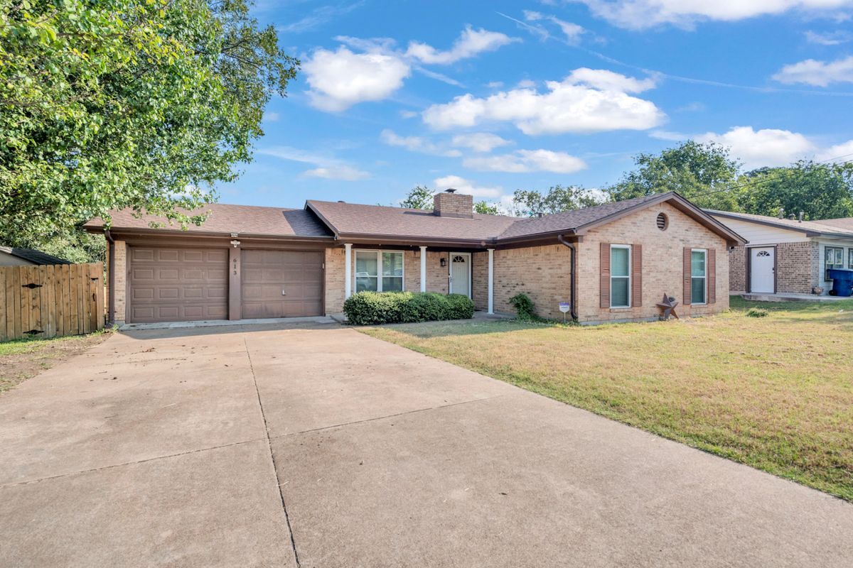 Building Photo - 613 Manning Dr