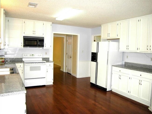 Building Photo - 3004 Tallowood Dr