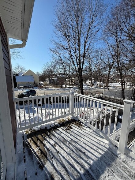 Building Photo - 24 St James Pl