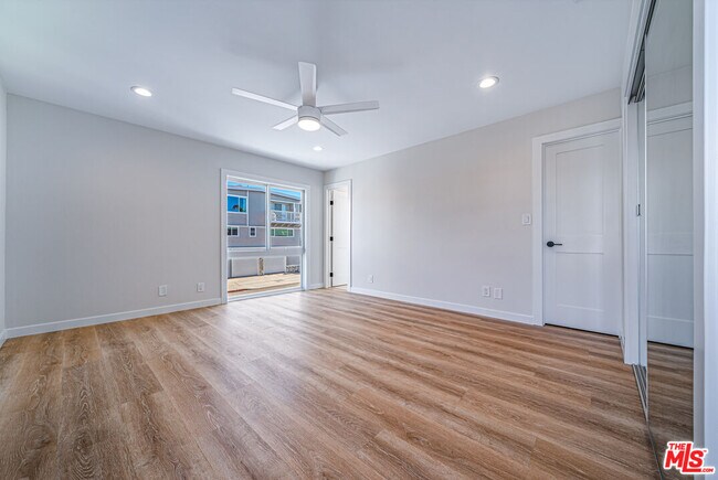 Building Photo - 1125 Manhattan Ave