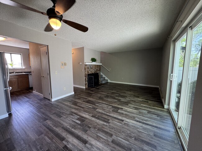 Building Photo - 3285 Canyon Dr