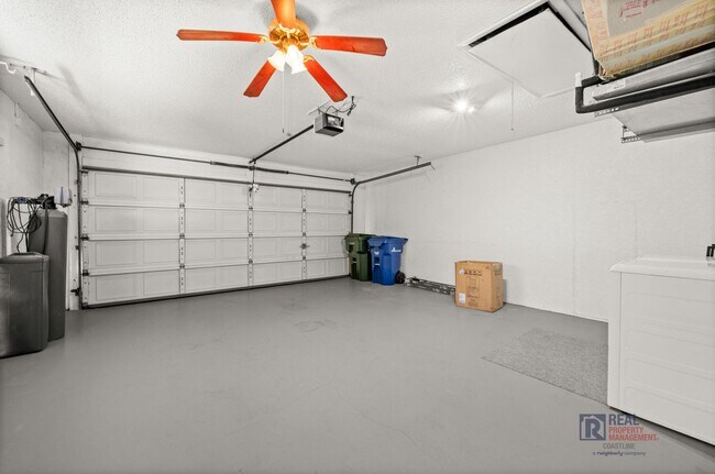Building Photo - Charming 2BR/2BA Sarasota Retreat Near UTC - Annual Lease