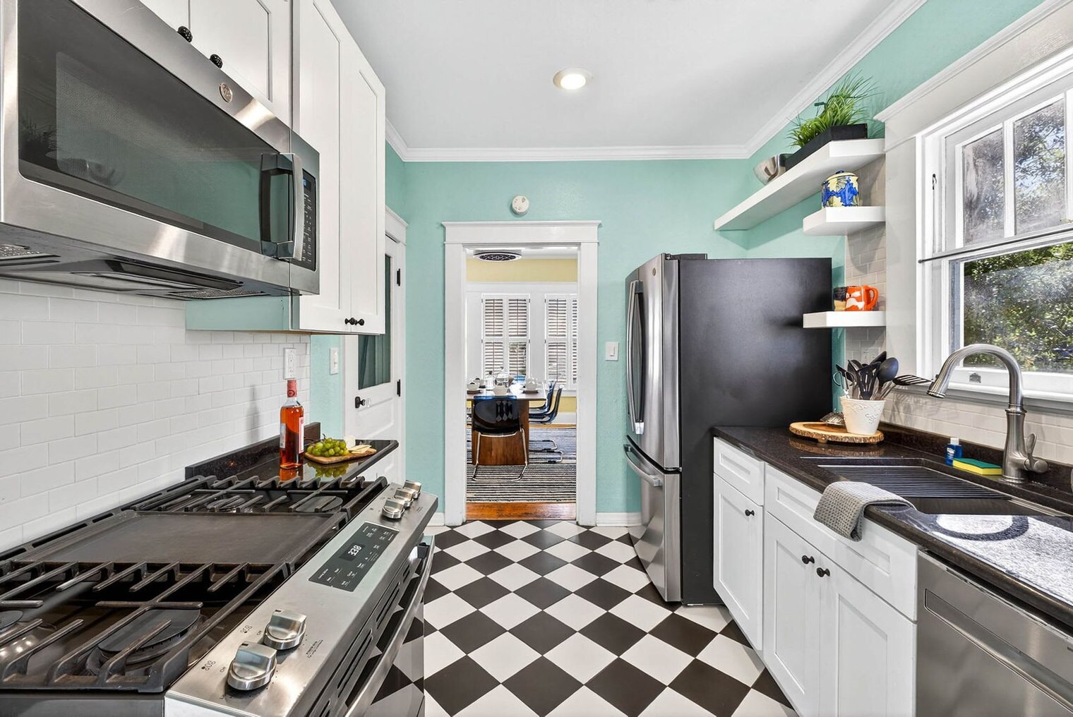 Building Photo - 3321 W San Juan St