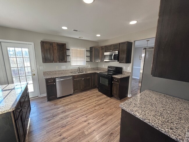 Building Photo - 6 Brookhaven Way