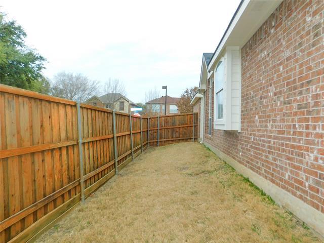 Building Photo - 3737 Red Oak Trail