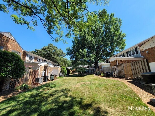 Building Photo - 3003 Overton Dr
