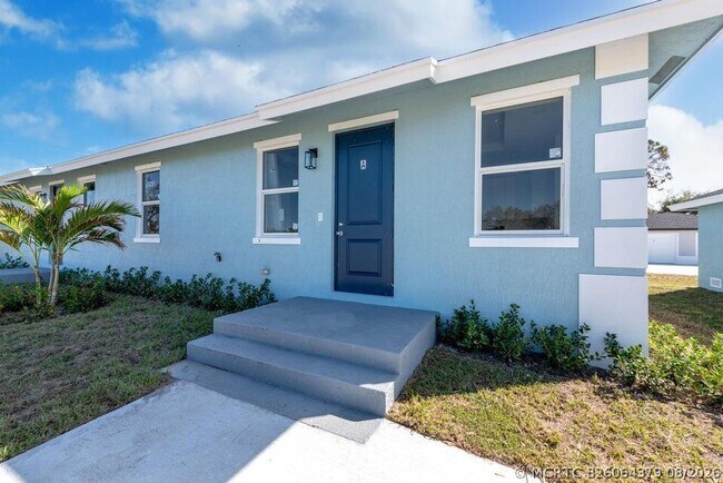Building Photo - 248 ROTONDA N Blvd