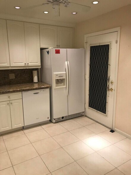 Building Photo - 3300 Spanish Moss Ter