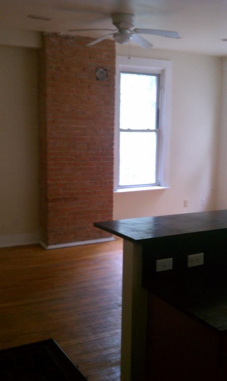 Building Photo - 2212 Ravine St