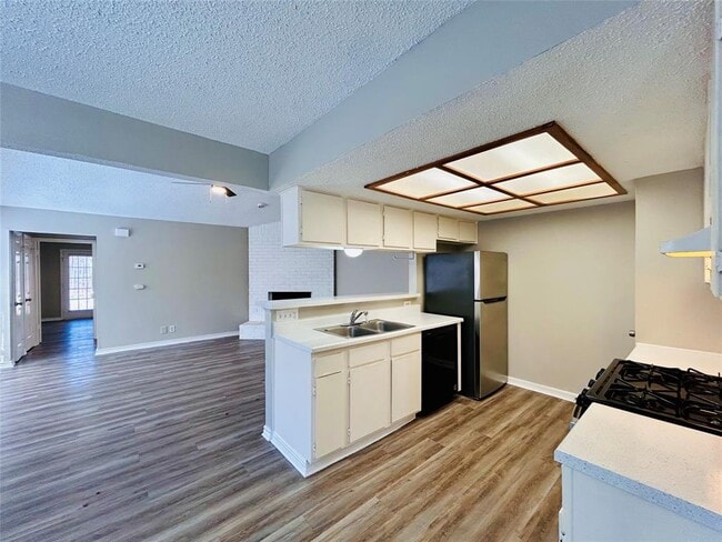 Building Photo - 9400 Kempler Dr