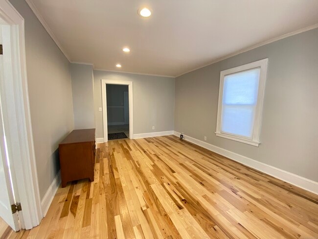 Building Photo - 143 Calhoun St