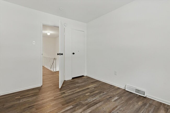 Building Photo - Available now, 3B/2.5B Two Story Townhome in Butler Park!