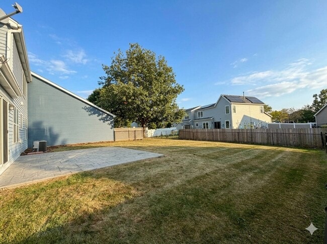 Building Photo - 800 Stanford Ln