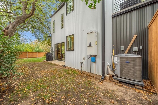 Building Photo - 2509 Durwood St