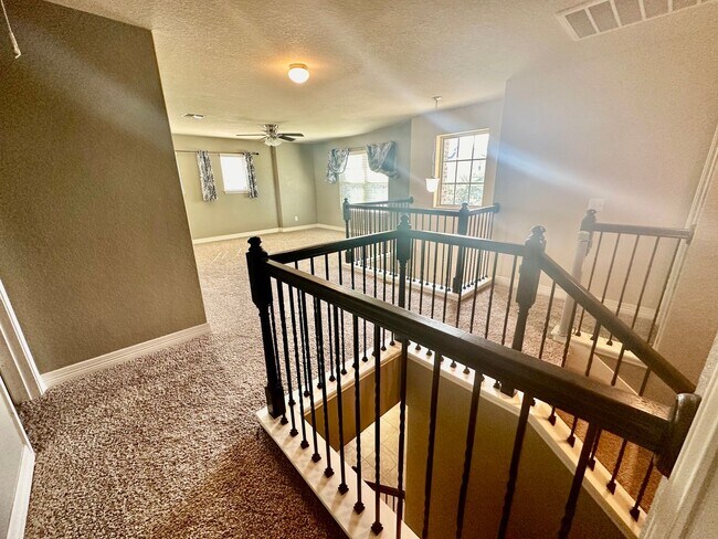 Building Photo - 1010 Bar Z Ranch