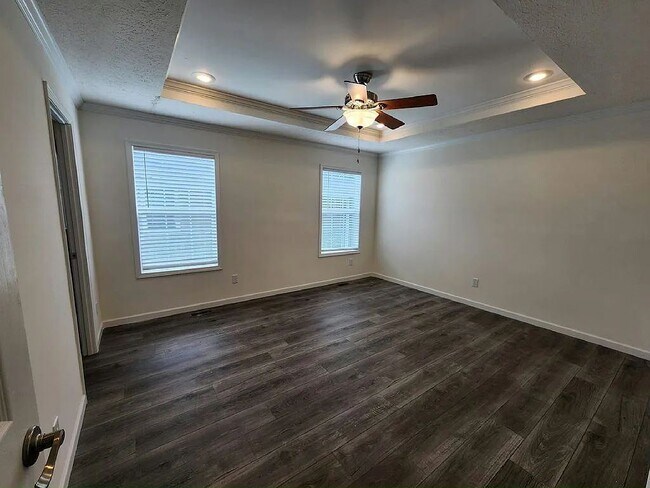 Building Photo - 172 Eland Dr