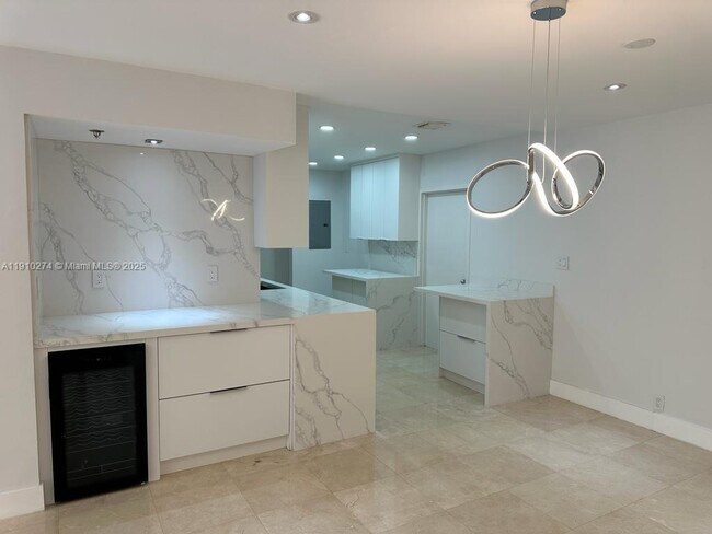 Building Photo - 251 Crandon Blvd