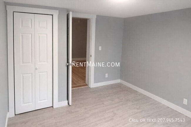 Building Photo - 454 S Main St