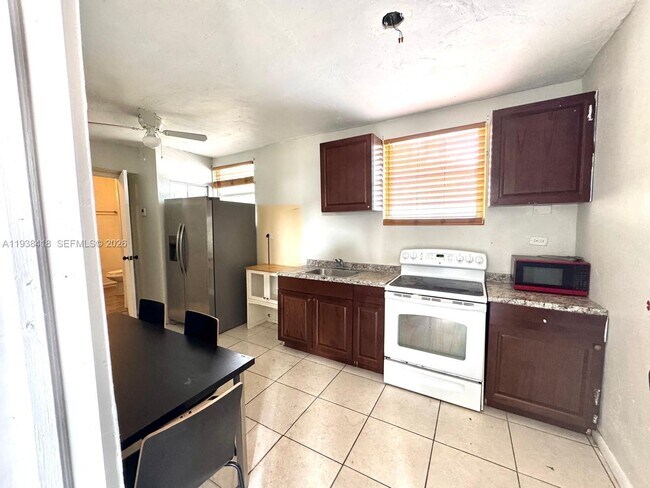 Building Photo - 465 NE 157th Ter