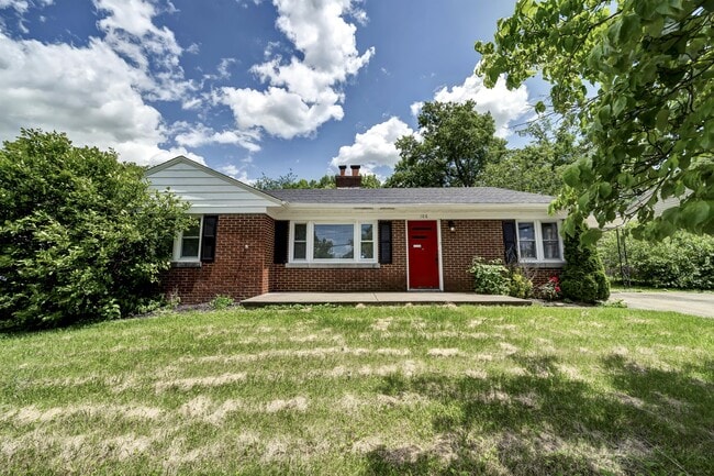 Building Photo - 108 Meadowlark Dr