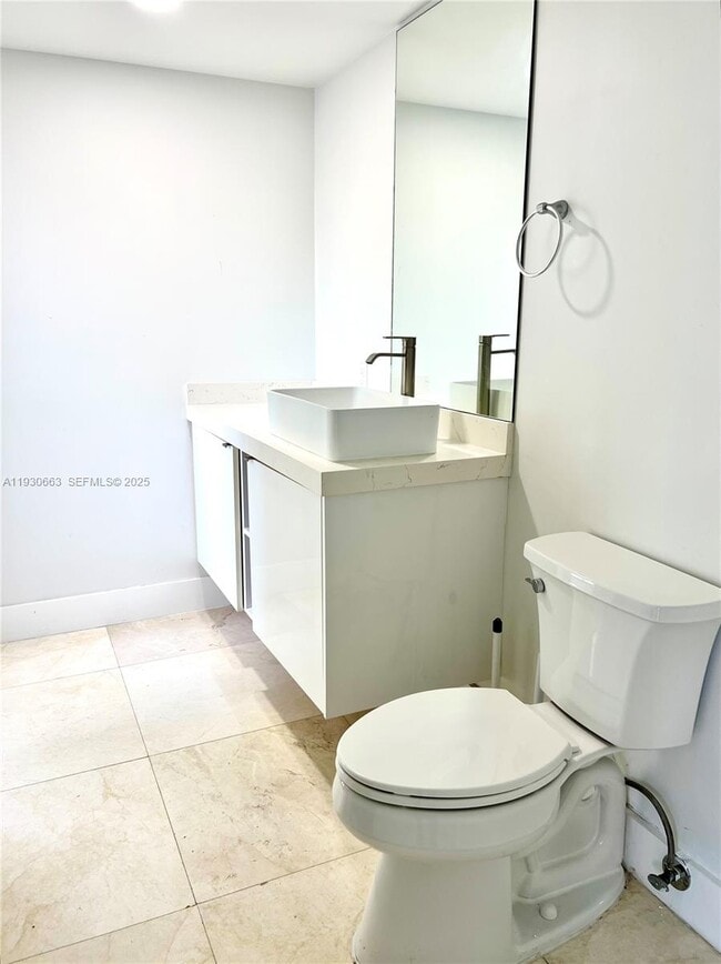 Building Photo - 2536 Flamingo Ln