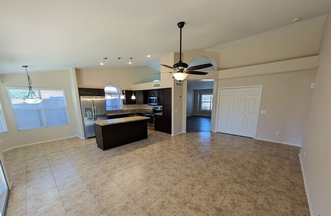 Building Photo - 3 Bedroom Plus an Office Home in the Candlewood Community Near S Cooper Rd and W Warner Rd!