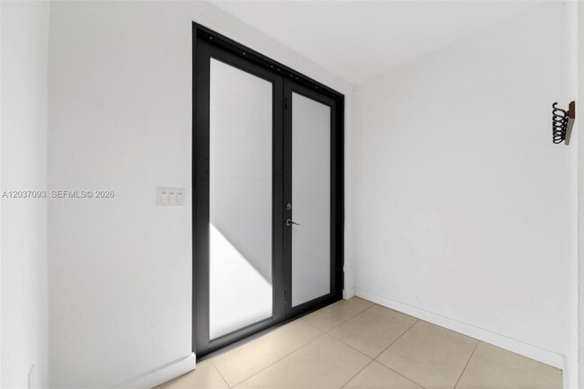 Building Photo - 181 Crandon Blvd