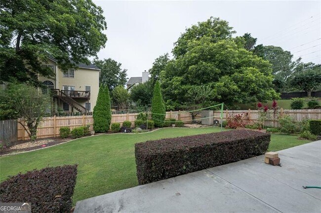 Building Photo - 2404 Gablewood Dr NE