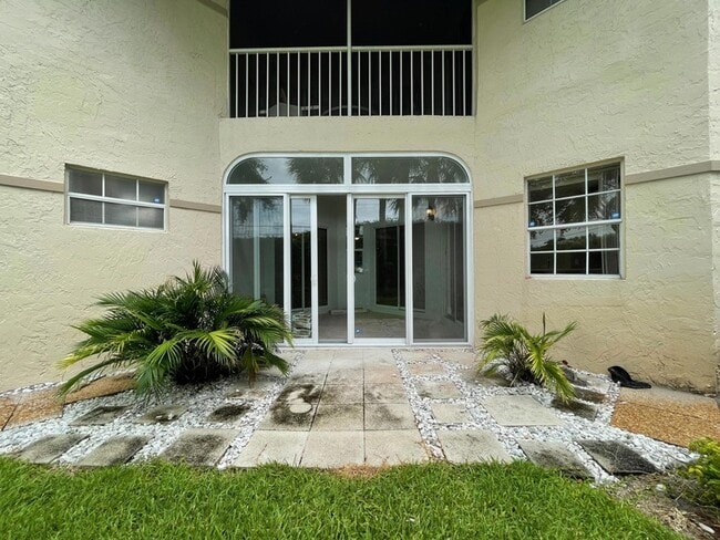 Building Photo - 6526 Via Regina
