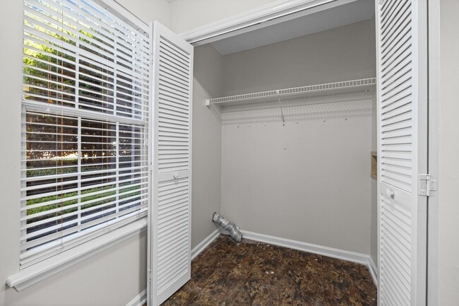 Building Photo - Light and bright 2-primary suite, 2-bath condo in Firethorne of Charlotte.