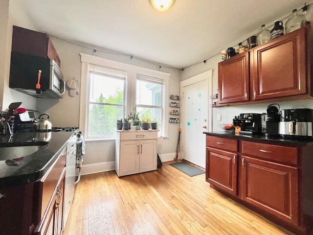 Building Photo - 4464 Washington St