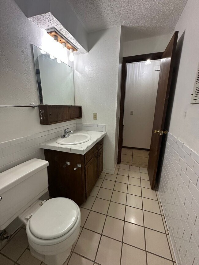 Building Photo - 4808 S Dimple Dr