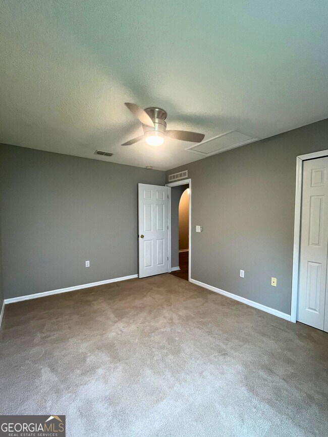 Building Photo - 230 Pine Bluff Dr