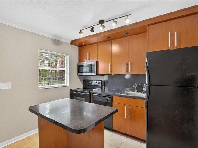 Building Photo - 2507 E Central Blvd