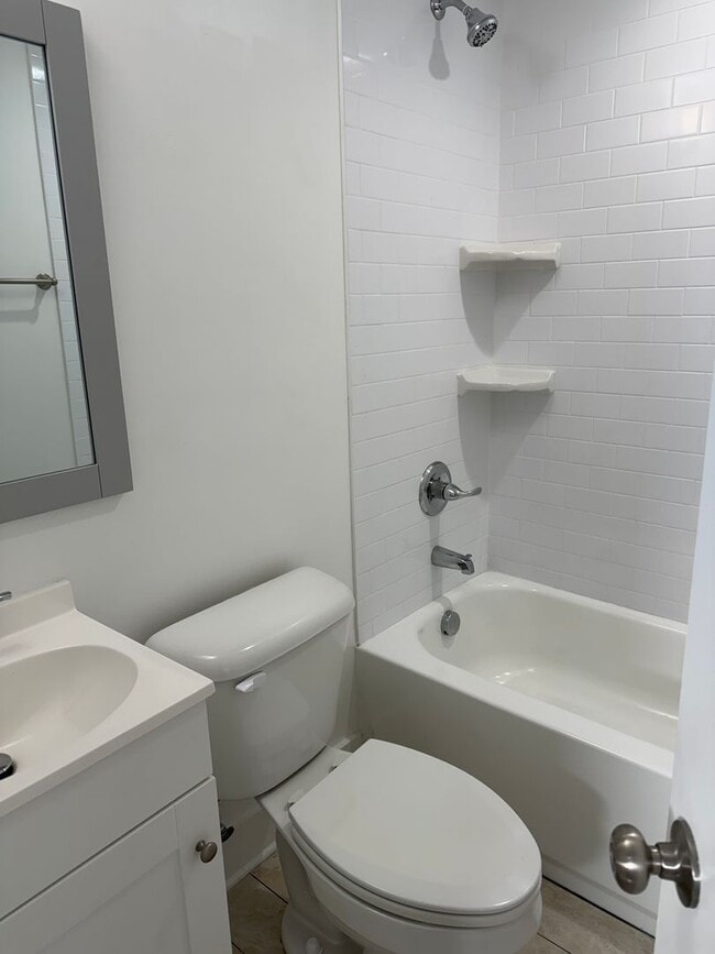 Building Photo - 400 Gallatin Ave