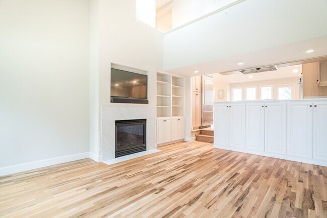 Building Photo - Escape to the Country, Spacious Contemporary in Wilsonville with Shop